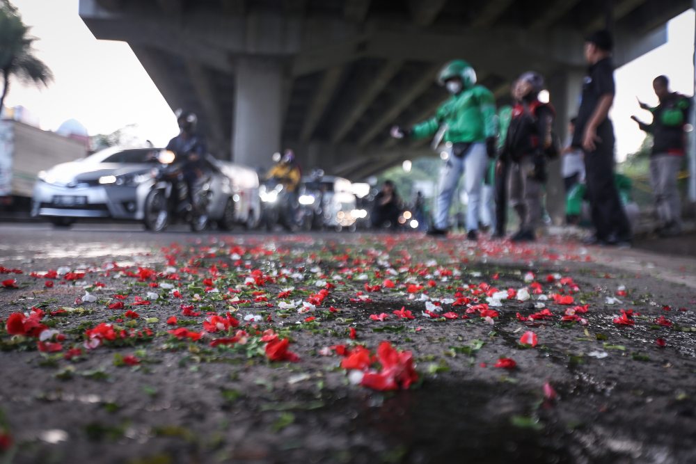 Ibu-Ibu Tergeletak di Jalan Alternatif Cibubur, Begini Faktanya - detikNews