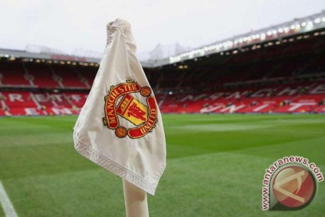 Manchester United akan memecat sekitar 150-200 pegawai